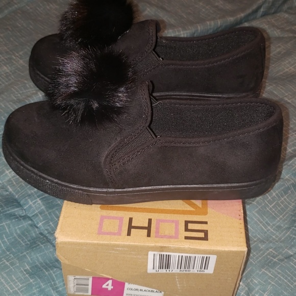 NWT girls pom pom shoes